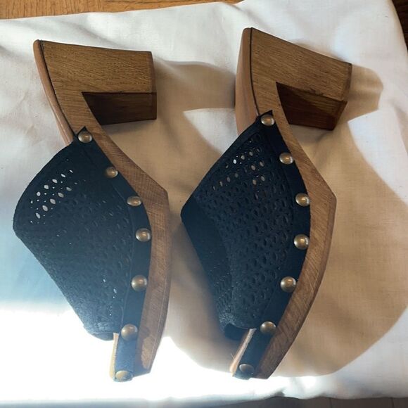 ERIC MICHAEL BLACK SUEDE MESH STUDDED MULES. NEW - Picture 6 of 10
